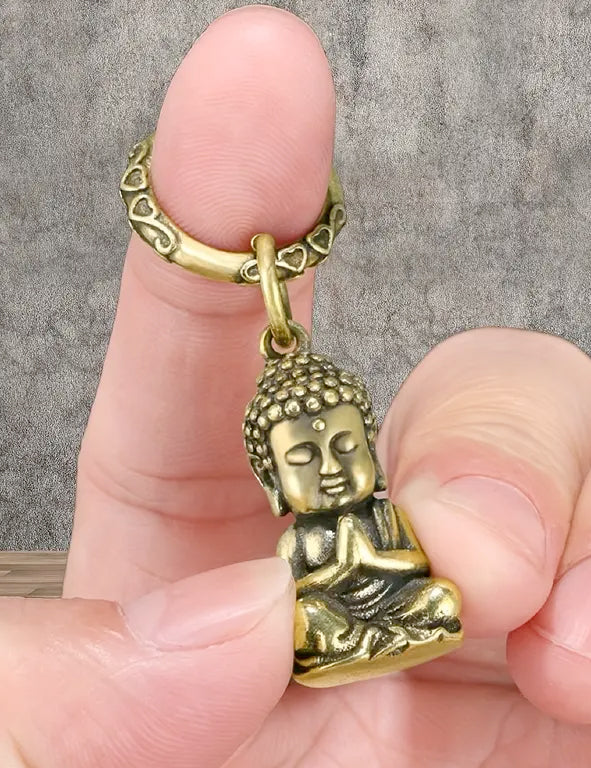 Ciondolo in ottone – miniatura di Shakyamuni in preghiera