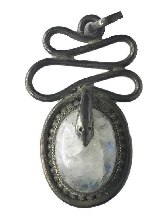 Pendente con pietra di luna e motivo a serpente