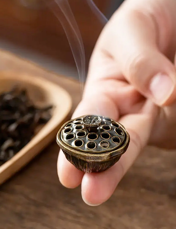 Porta incenso con coperchio traforato loto in ottone