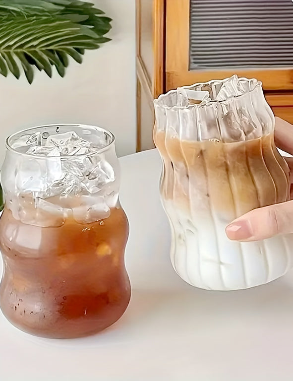 Bicchiere in vetro con cannuccia