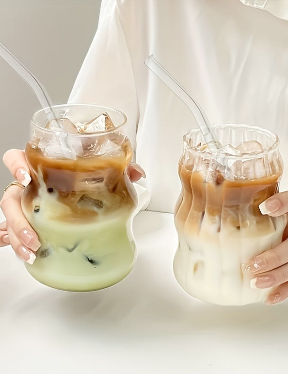 Bicchiere in vetro con cannuccia