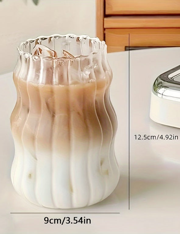 Bicchiere in vetro con cannuccia