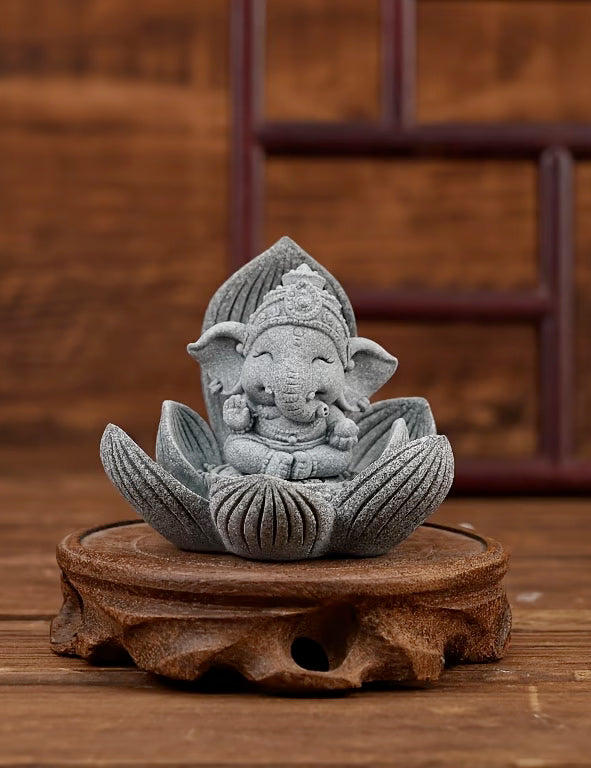 Statua - Baby Ganesh su fiore di loto