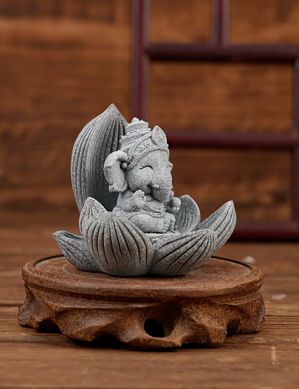 Statua - Baby Ganesh su fiore di loto
