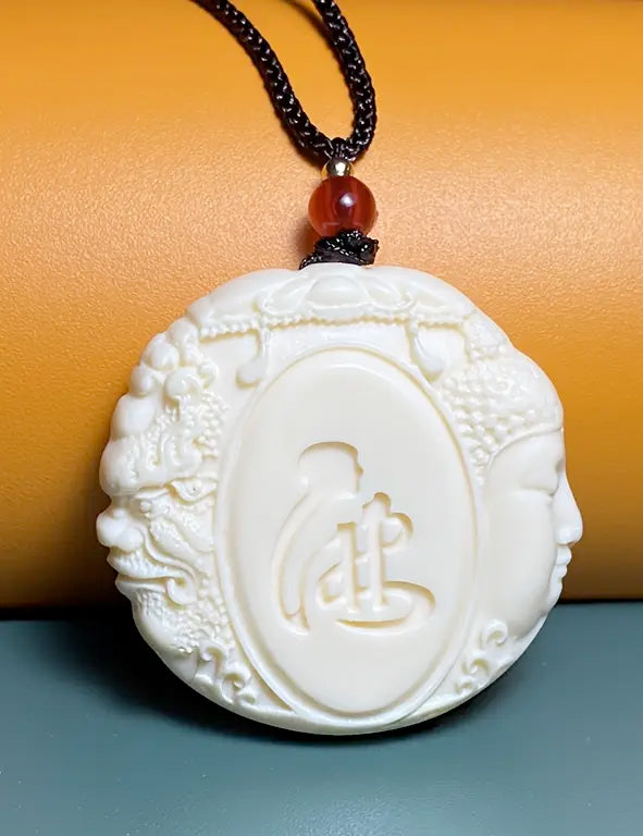 Pendente in legno bianco intagliato - Buddha